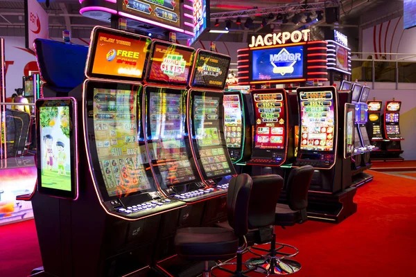 ferraritoto login app showing live dealer blackjack and roulette tables